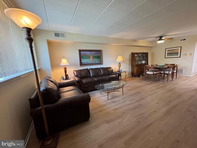 10201 Bustleton Ave in Philadelphia, PA - Building Photo - Building Photo