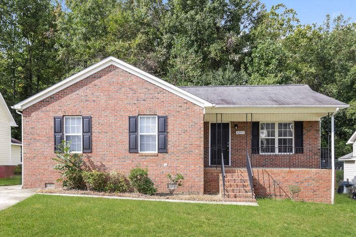 4819 Shady Pine Dr in Greensboro, NC - Foto de edificio