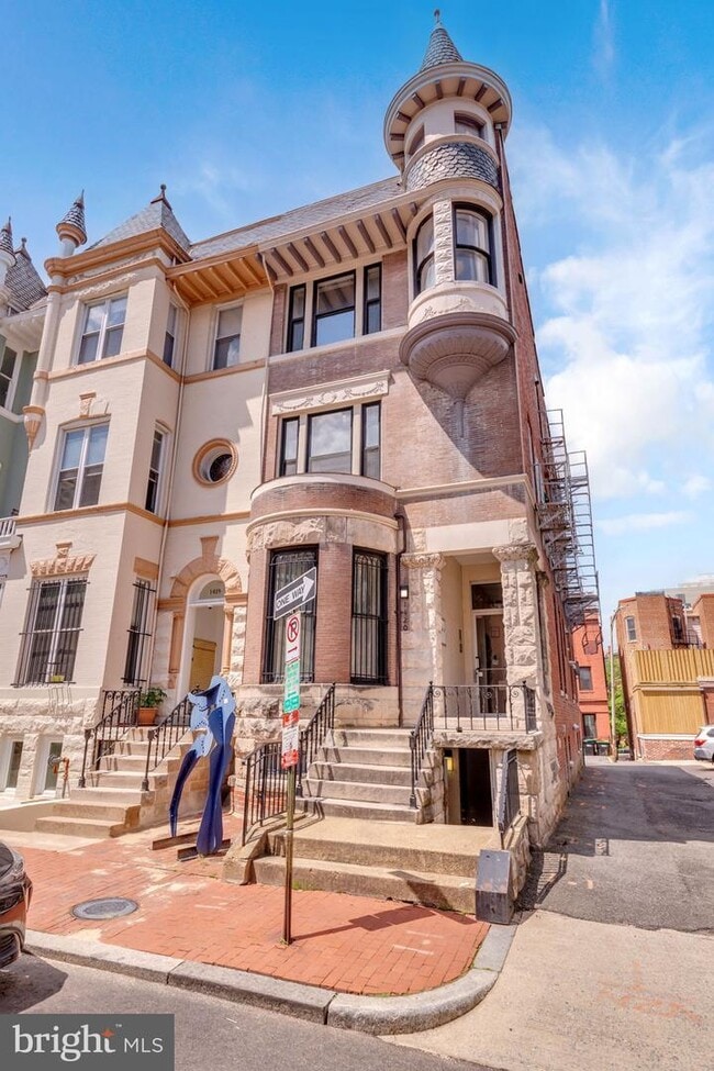 property at 1420 Hopkins St NW