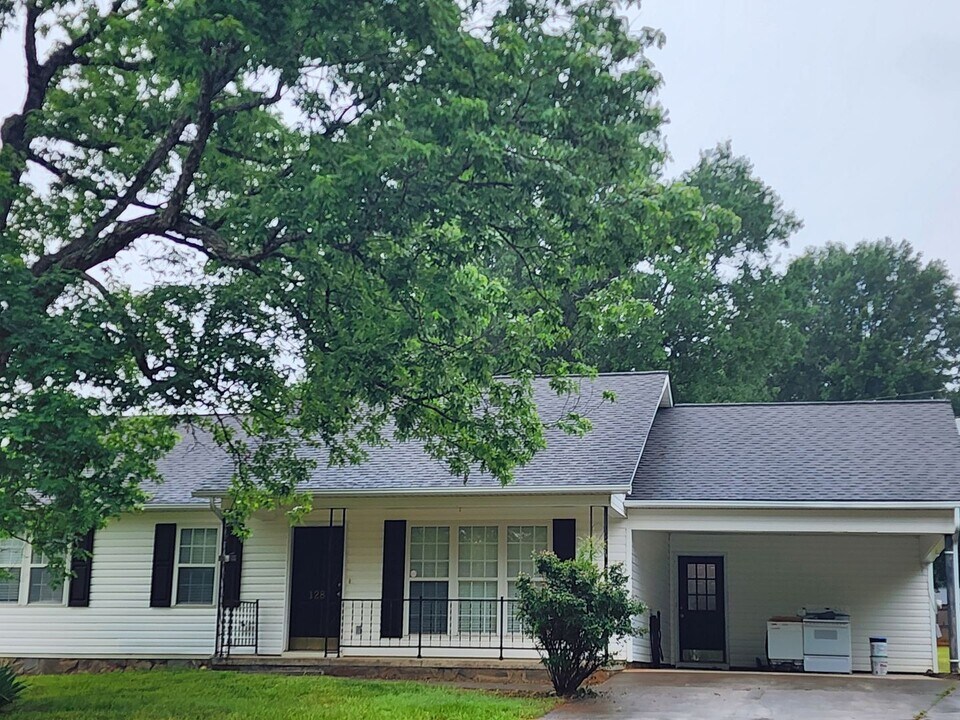 128 Robinette Ln in Statesville, NC - Building Photo