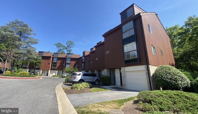 property at 5502 Vantage Point Rd