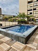 1717 Mott Smith Dr in Honolulu, HI - Foto de edificio - Building Photo