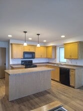 150 Erin Ct in Nicollet, MN - Foto de edificio - Building Photo