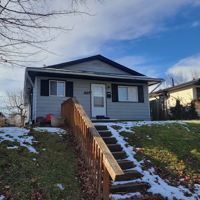 property at 2718 N Dearborn St