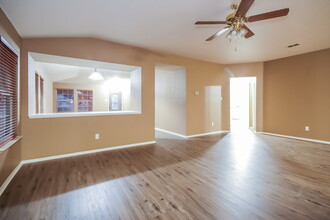 2412 Castle Pines Dr in Burleson, TX - Building Photo - Building Photo