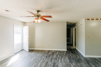 1210 Douglas MacArthur St, Unit 1202 in Orangeburg, SC - Building Photo - Building Photo