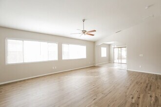 5802 S 54th Ln in Phoenix, AZ - Building Photo - Building Photo