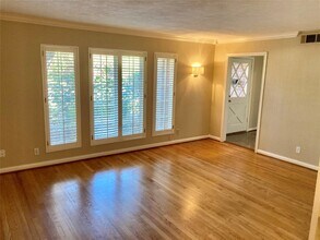 4907 Elm St in Bellaire, TX - Building Photo - Building Photo