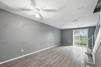 9510 Olde Towne Row in Dallas, TX - Building Photo - Building Photo