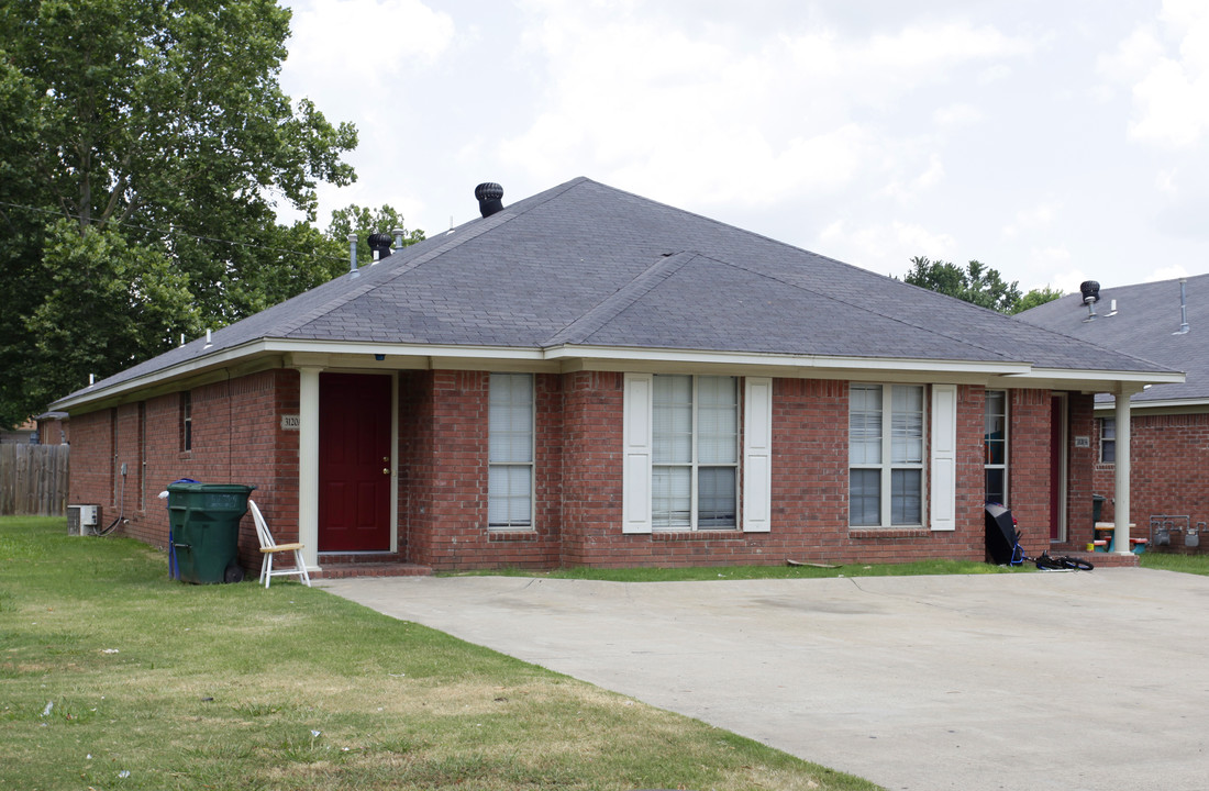 Cedar Hill in Conway, AR - Building Photo