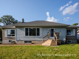 68 Maple Dr in Belleville, ON - Building Photo