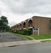 2727 Rhawn St, Unit A in Philadelphia, PA - Foto de edificio - Building Photo