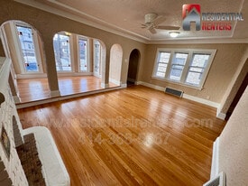 2620 N 72nd St in Wauwatosa, WI - Building Photo