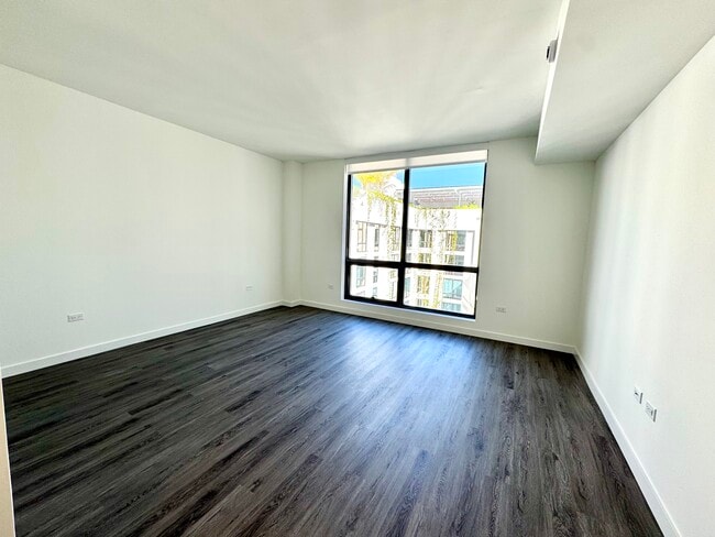 355 NW 19th Ln, Unit S12 in Miami, FL - Foto de edificio - Building Photo