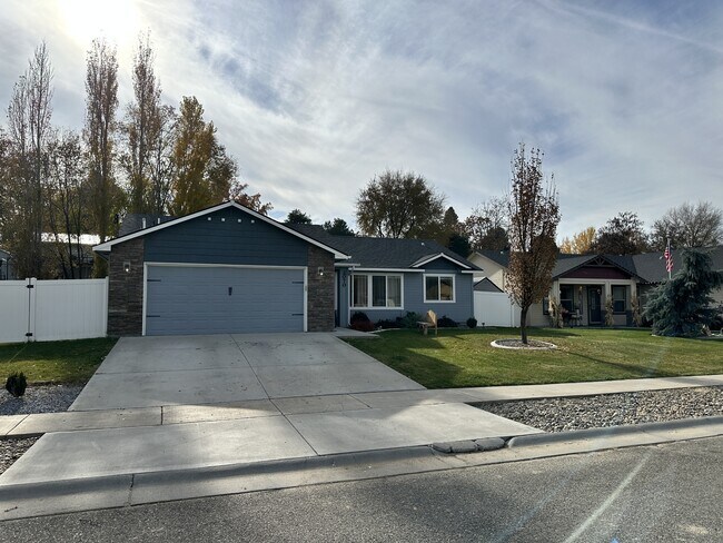 2070 Kelly Dr in Payette, ID - Building Photo - Building Photo