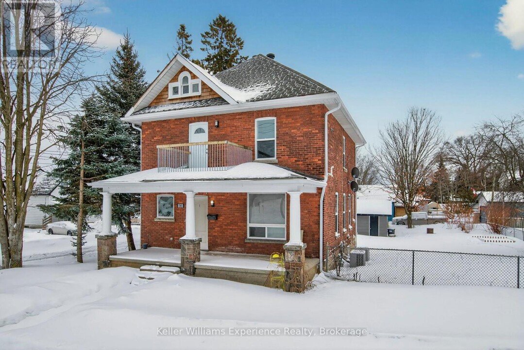 295 Bay St in Midland, ON - Building Photo