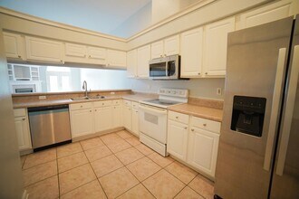 1060 Kingdom Dr in Tallahassee, FL - Building Photo - Building Photo