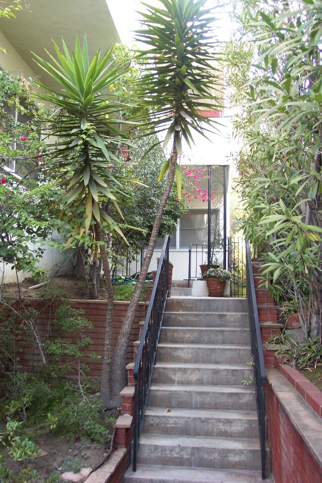 1614 S Beverly Glen Blvd in Los Angeles, CA - Foto de edificio - Other
