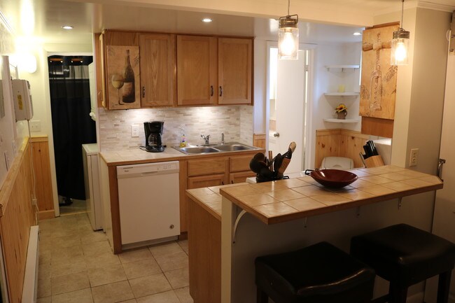 202 S Catherine St, Unit Lower in Montour Falls, NY - Foto de edificio - Building Photo