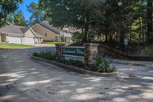 17543 Beechwood Ln in Spring Lake, MI - Building Photo - Building Photo