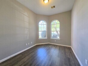 811 Forest Hillside Ln in Houston, TX - Building Photo - Building Photo