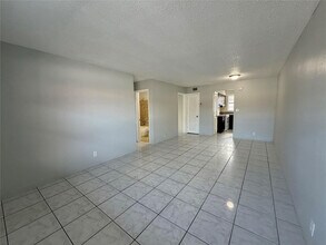 874 SW 10th Dr in Pompano Beach, FL - Foto de edificio - Building Photo