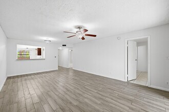 2039 Coral Ridge Dr in Coral Springs, FL - Building Photo - Building Photo