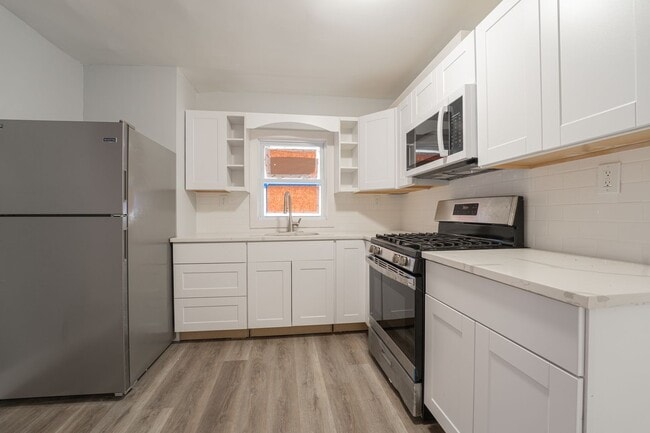 41 Hobson Ave in Saint James, NY - Building Photo - Building Photo