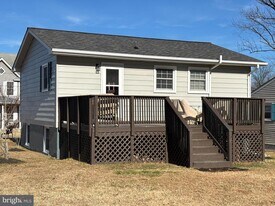6194 Riverview Dr in King George, VA - Building Photo