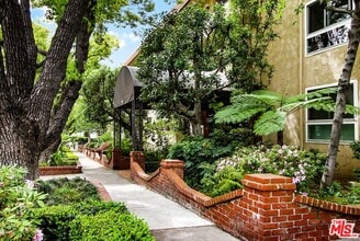 1203 N Sweetzer Ave, Unit 106 in West Hollywood, CA - Building Photo - Building Photo