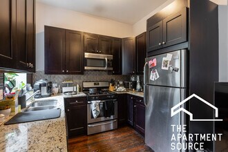 1740 W Huron St, Unit F2 in Chicago, IL - Building Photo - Building Photo