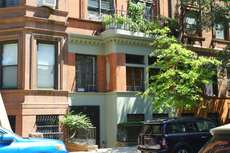 309 W 76th St in New York, NY - Building Photo - Building Photo