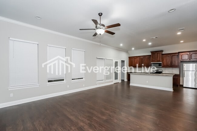 612 E Parks Ave in Waxahachie, TX - Building Photo - Building Photo