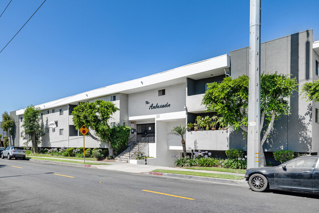 The Ambassador Apartments in Inglewood, CA - Foto de edificio - Building Photo