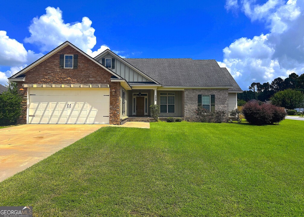 5049 Carlton Ridge Cir in Hahira, GA - Building Photo