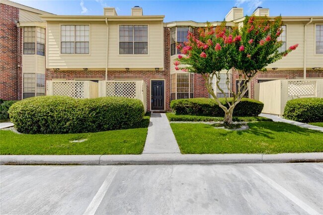 property at 2121 El Paseo St