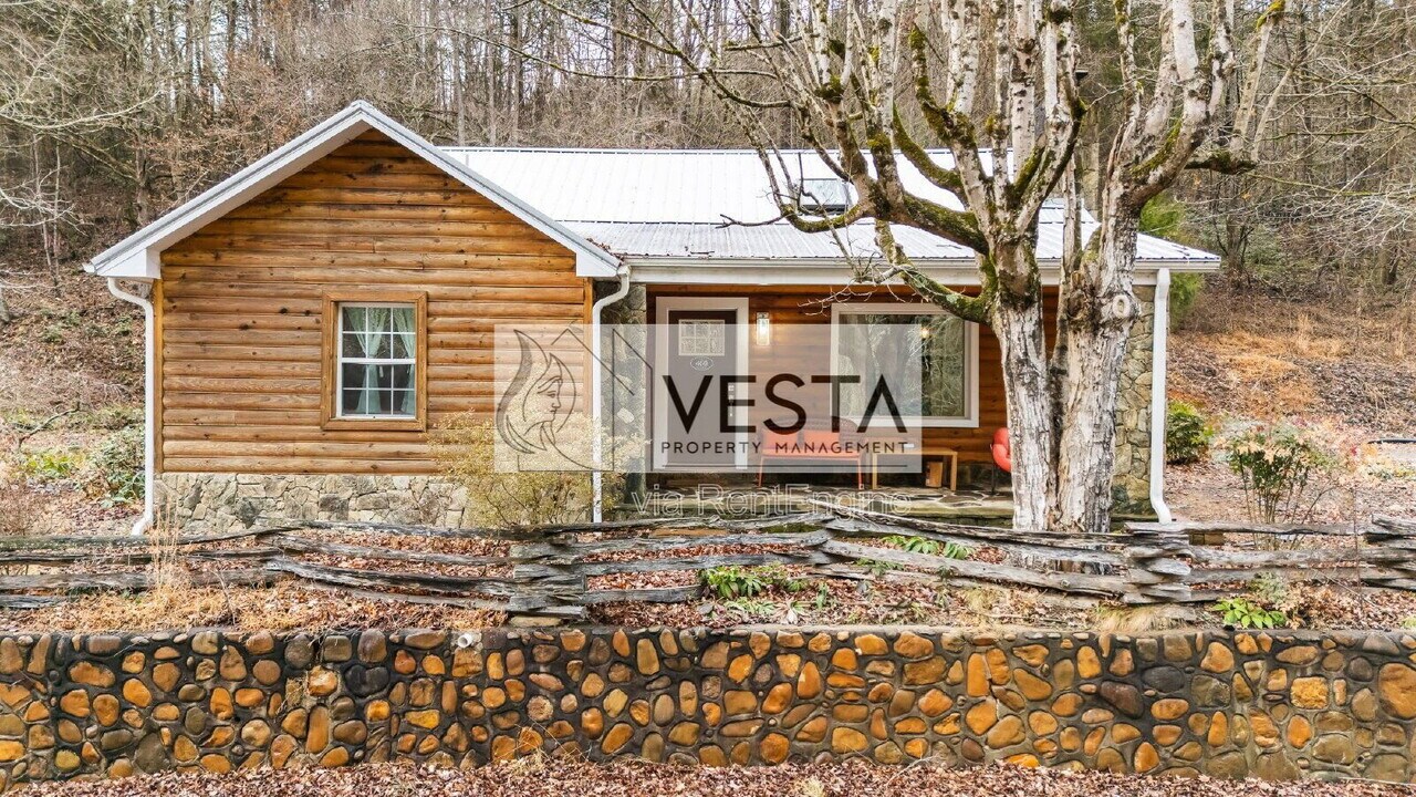 460 NC-208 in Marshall, NC - Building Photo