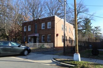 1211 19th St NE in Washington, DC - Foto de edificio - Building Photo