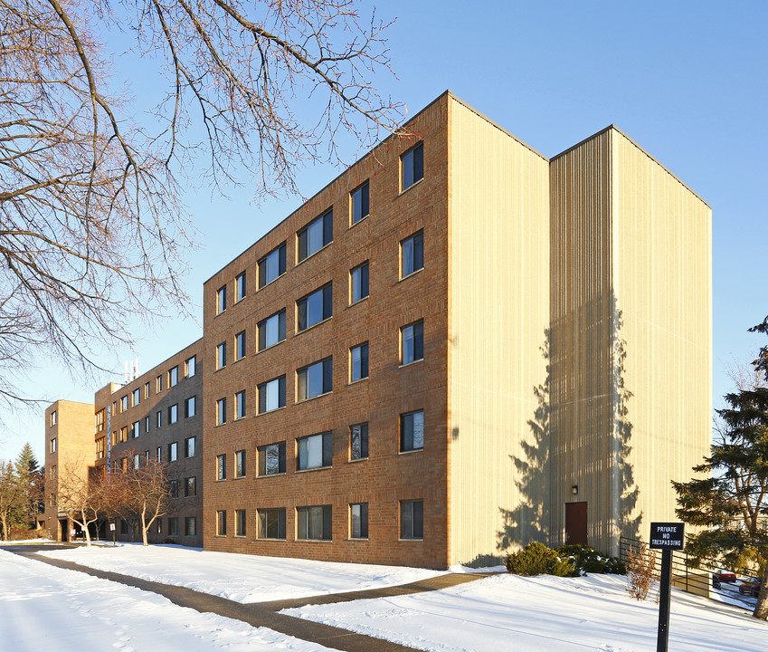 Como by the Lake Senior Apartments in St. Paul, MN - Foto de edificio