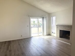 16682 Dolores Ln, Unit 16682 Dolores Lane in Huntington Beach, CA - Building Photo - Building Photo