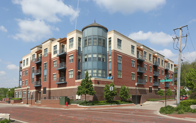 Riverwalk on Main in Algonquin, IL - Foto de edificio - Building Photo