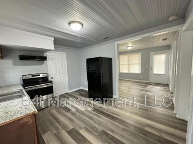 129 Watts St in Barnesville, GA - Foto de edificio - Building Photo