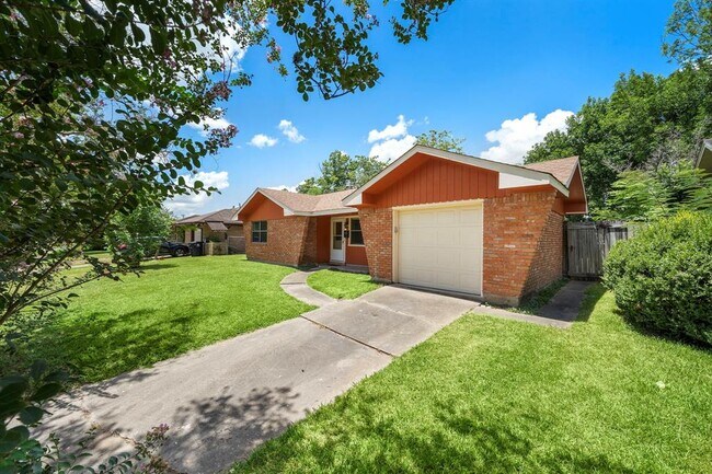 2138 Loving St in Houston, TX - Foto de edificio - Building Photo