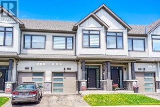 1109 Thompson Dr in Oshawa, ON - Building Photo - Building Photo
