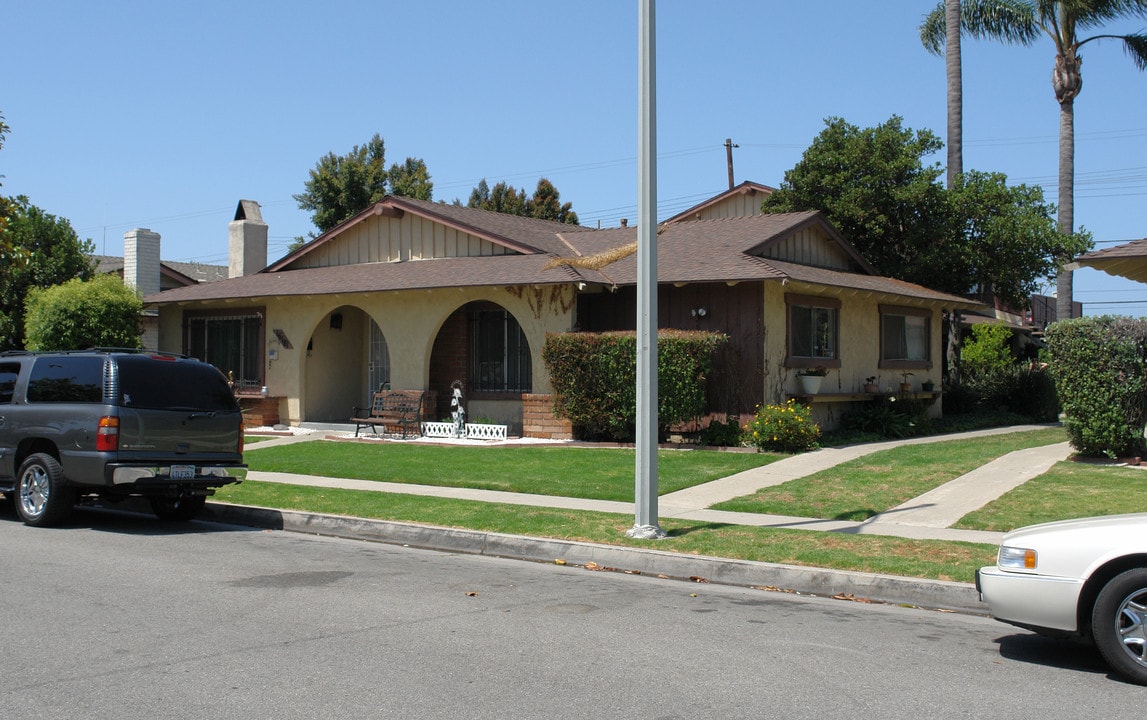 16181 Ganges Ln in Huntington Beach, CA - Building Photo