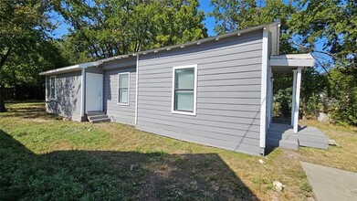 1009 N Border St in Cleburne, TX - Building Photo - Building Photo