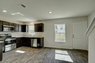211 Pin Oak in Livingston, TX - Building Photo - Building Photo