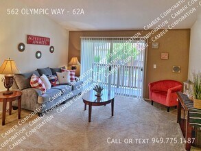 562 Olympic Way in Oceanside, CA - Building Photo - Building Photo
