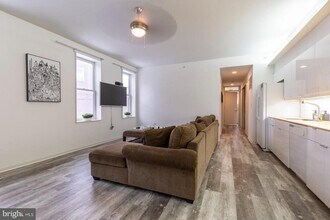 2119 E Cumberland St, Unit 2 in Philadelphia, PA - Building Photo - Building Photo