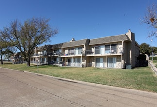 Lake Colony in Garland, TX - Foto de edificio - Building Photo